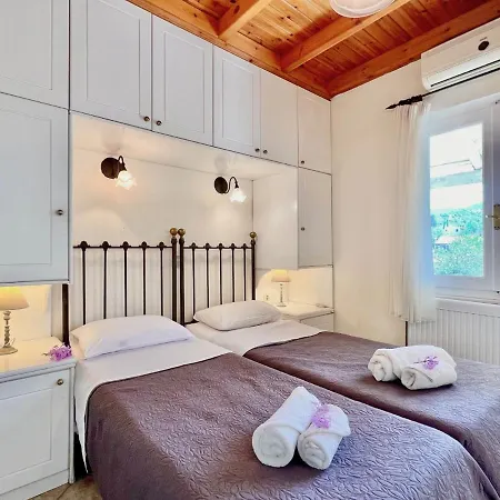 Beachfront House Christina With Private Heatable Pool By Dadovillas Βίλα