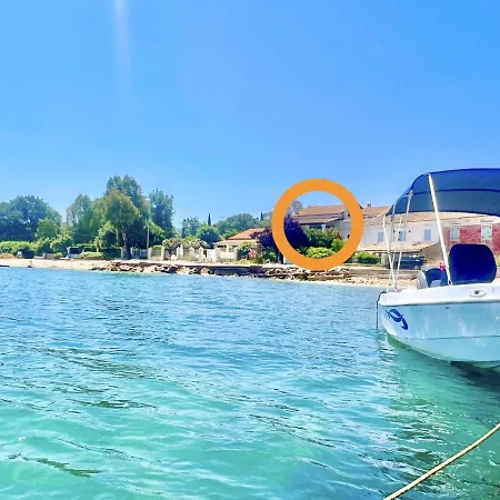 Beachfront House Christina With Private Heatable Pool By Dadovillas Βίλα Κασσιόπη