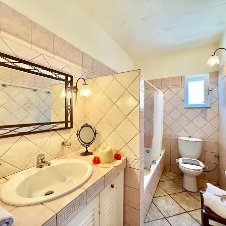 Βίλα Beachfront House Christina With Private Heatable Pool By Dadovillas *