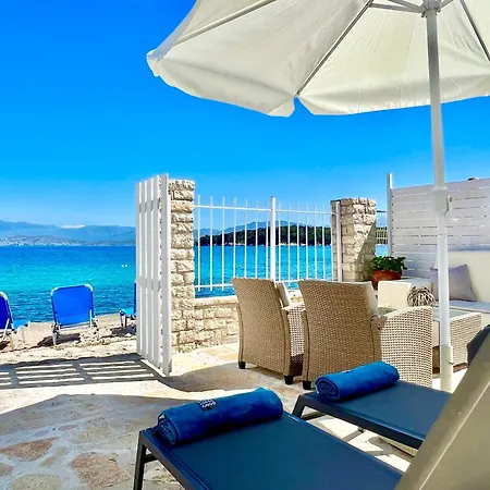 Beachfront House Christina With Private Heatable Pool By Dadovillas Βίλα