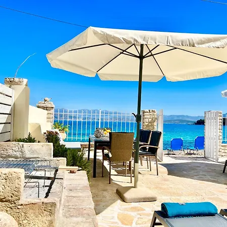 וילה Beachfront House Christina With Private Heatable Pool By Dadovillas קאסיופי