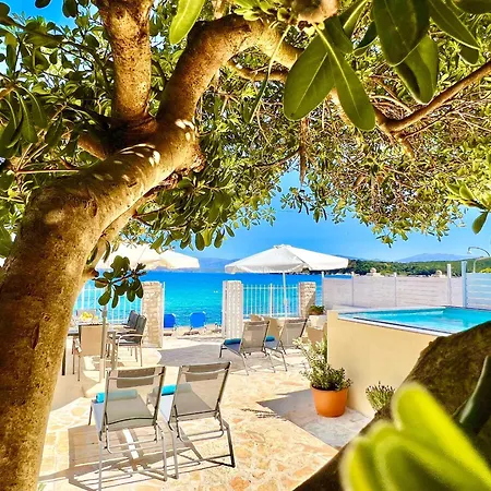 Beachfront House Christina With Private Heatable Pool By Dadovillas ヴィラ カシオピ