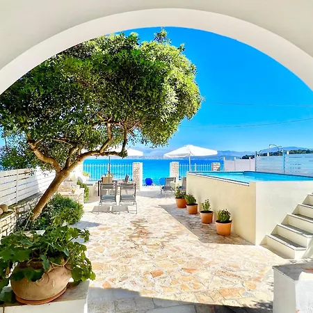 Vilă Beachfront House Christina With Private Heatable Pool By Dadovillas Kassiopi