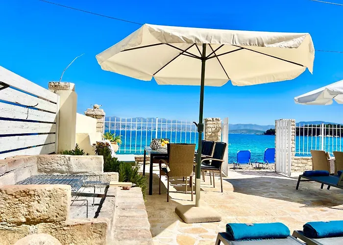 Vilă Beachfront House Christina With Private Heatable Pool By Dadovillas Kassiopi