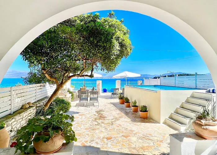 Vilă Beachfront House Christina With Private Heatable Pool By Dadovillas Kassiopi